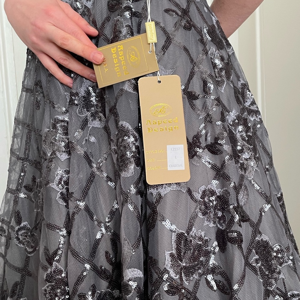 NWT. Grey dressy dress for prom or weddings.